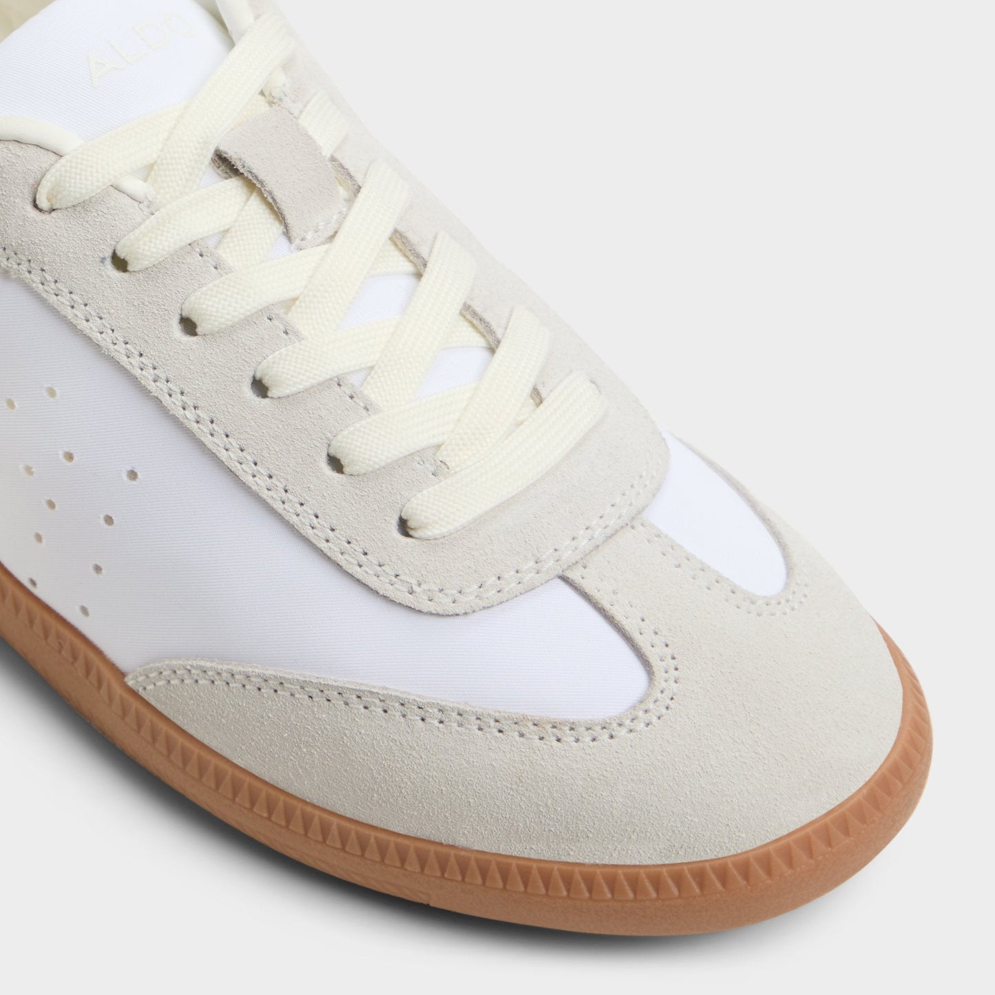 Clubstyle White/Black Women's Low top sneakers - Jogger sneaker, Jogger sole | Aldo Trending
