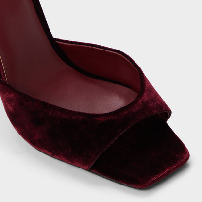 Alisonn in Bordo -  | Aldo Recommended