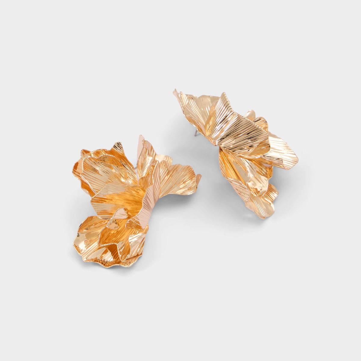 Glowe in Gold - Statement earrings | Aldo Trending