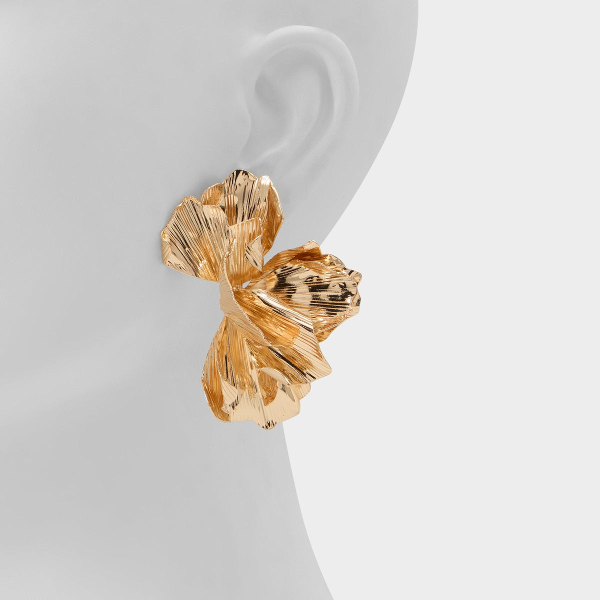 Glowe in Gold - Statement earrings | Aldo Trending