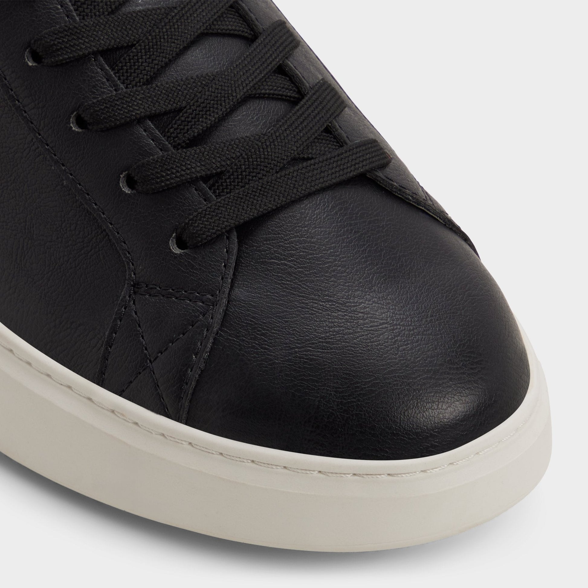 Rohan in Black - Low top sneaker | Aldo Classic